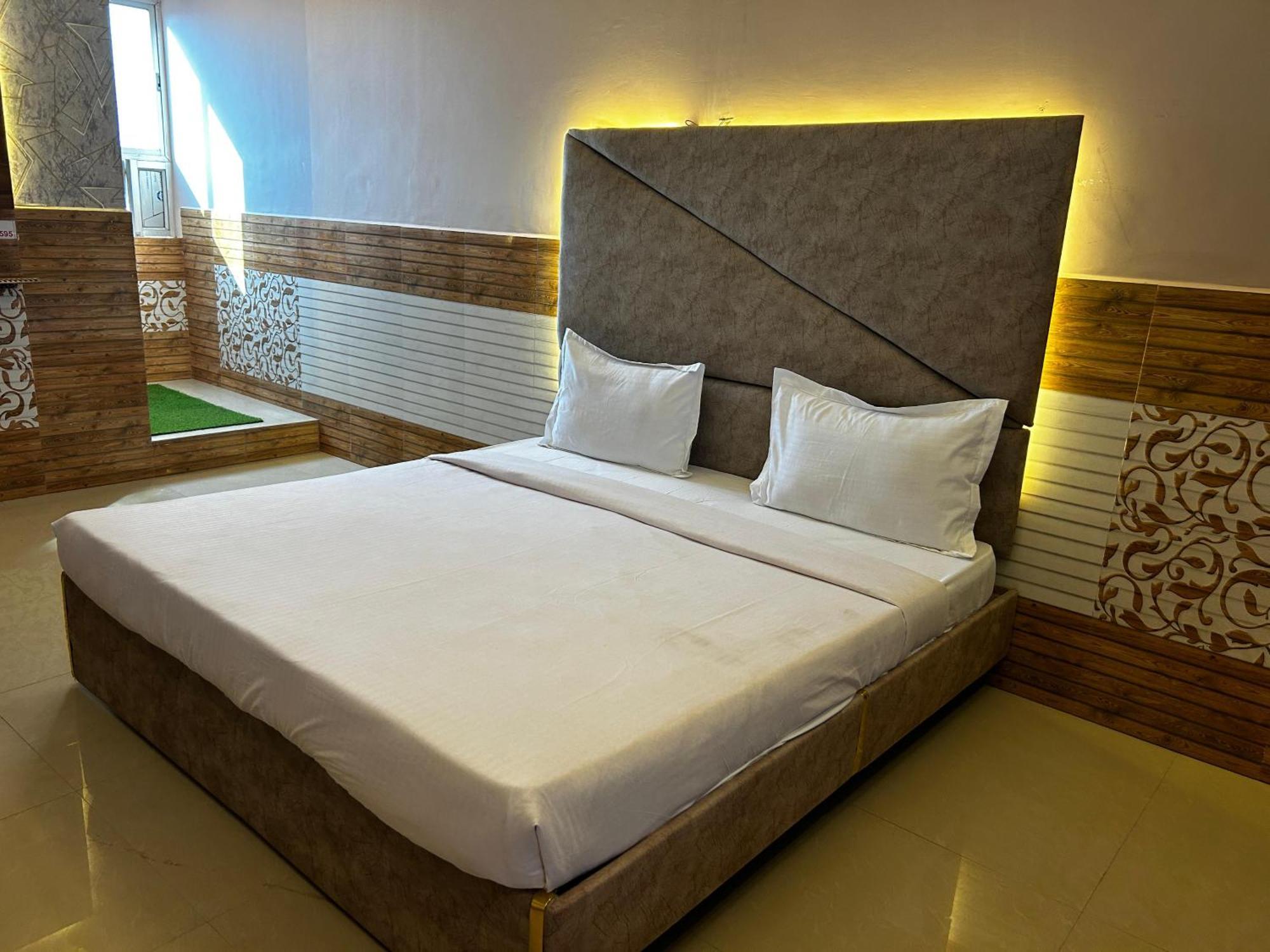 Hotels7Apple Mahoba ภายนอก รูปภาพ