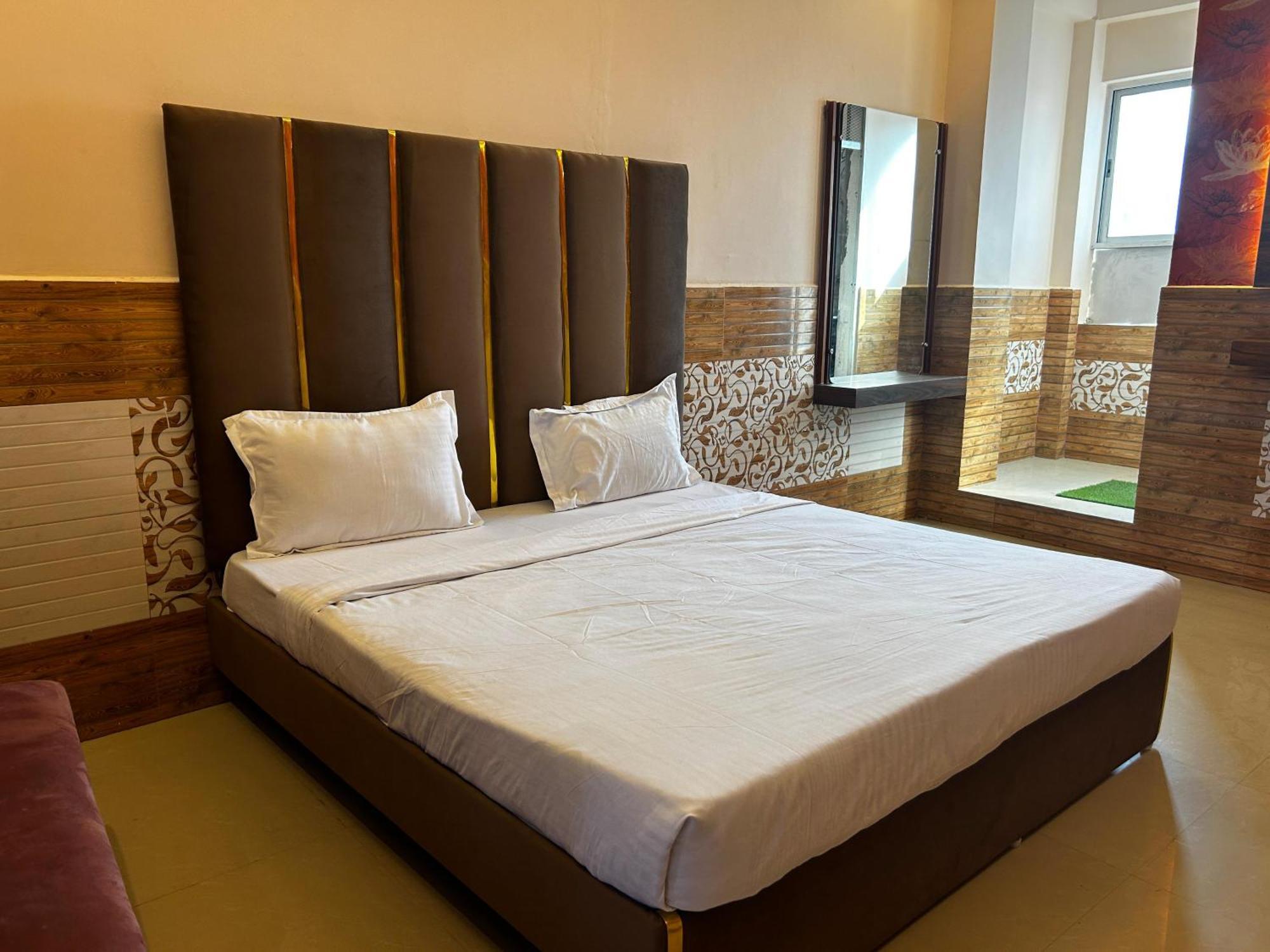 Hotels7Apple Mahoba ภายนอก รูปภาพ