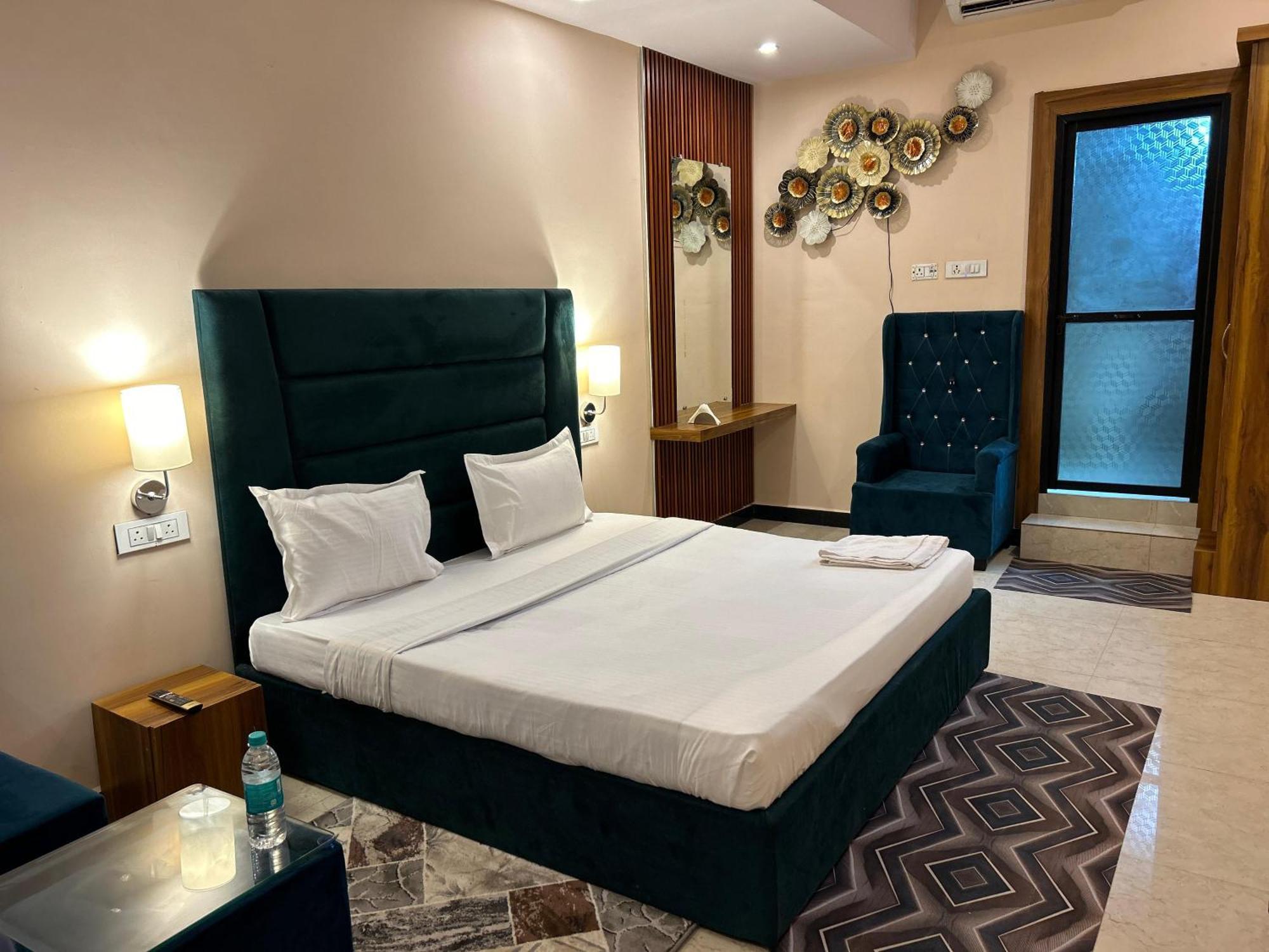 Hotels7Apple Mahoba ภายนอก รูปภาพ