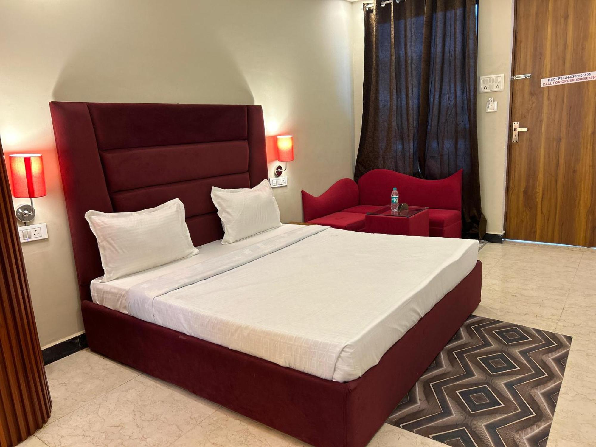 Hotels7Apple Mahoba ภายนอก รูปภาพ